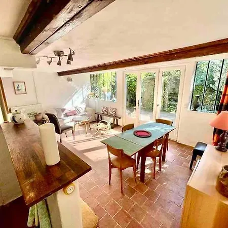 Charmante Maison Dans Jardin, Calme, 55m2- 2ch, Metro, Tres Proche Paris Apartment *