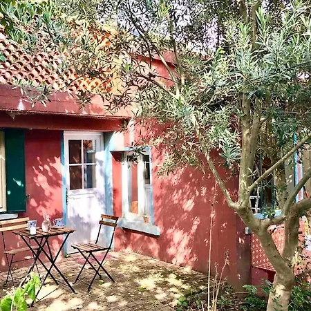 Апартаменты Charmante Maison Dans Jardin, Calme, 55m2- 2ch, Metro, Tres Proche Paris Витри-сюр-Сен
