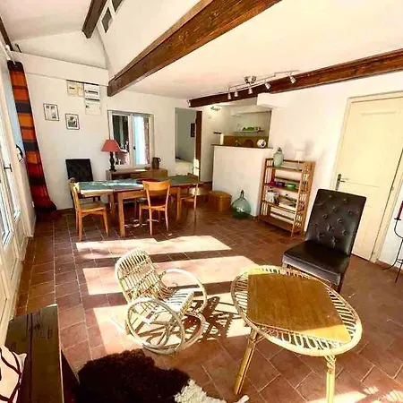 Charmante Maison Dans Jardin, Calme, 55m2- 2ch, Metro, Tres Proche Paris *