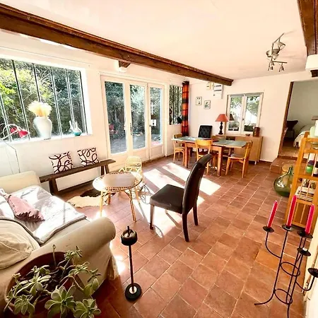 Apartment Charmante Maison Dans Jardin, Calme, 55m2- 2ch, Metro, Tres Proche Paris